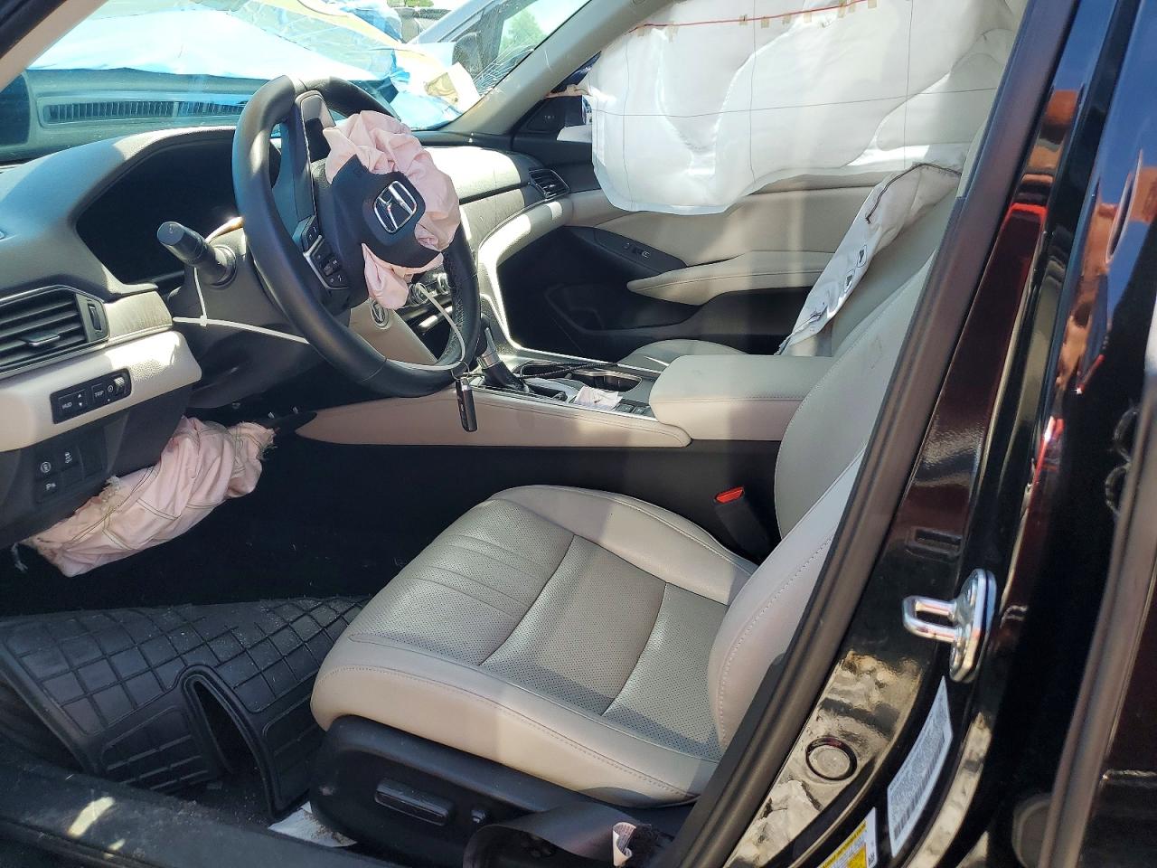 2018 HONDA ACCORD TOURING photo 13