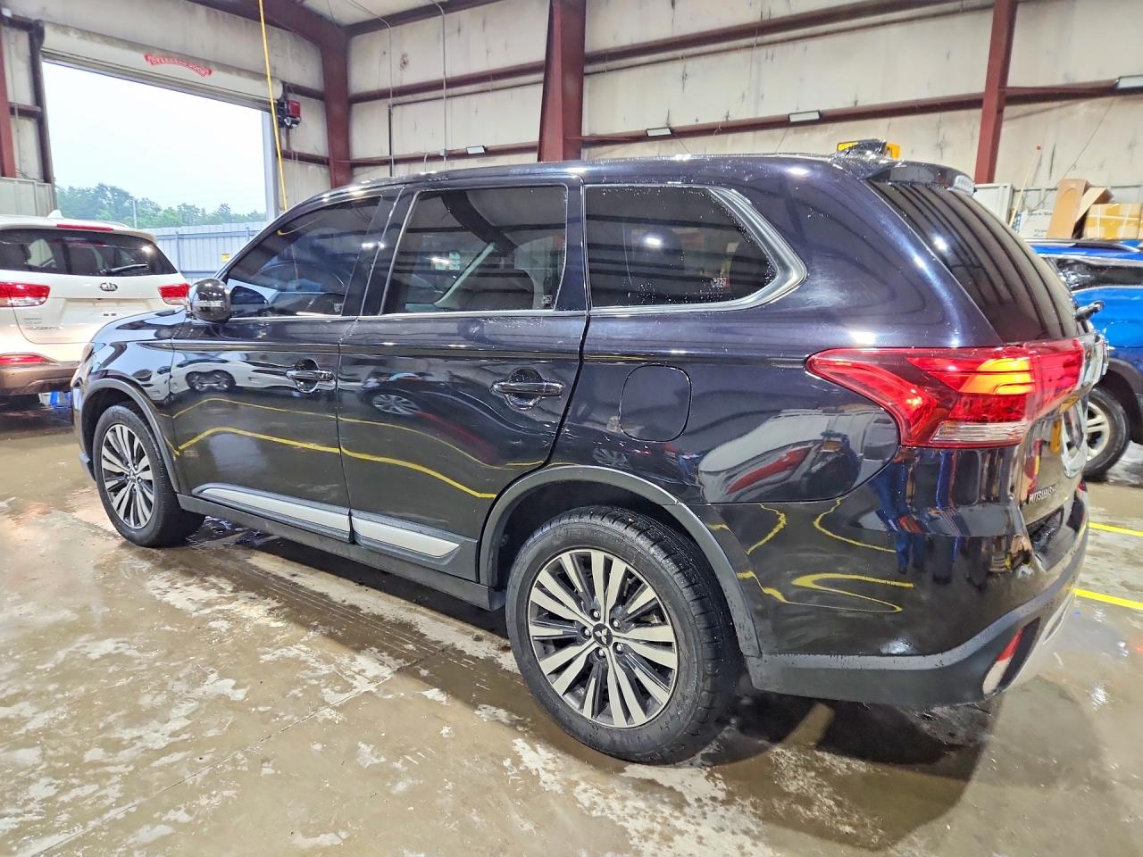 2019 MITSUBISHI OUTLANDER SE photo 2
