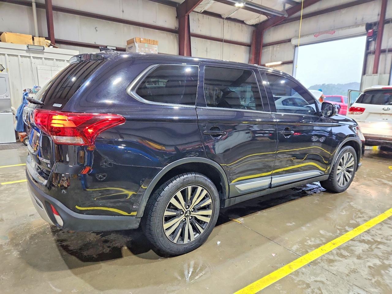 2019 MITSUBISHI OUTLANDER SE photo 3