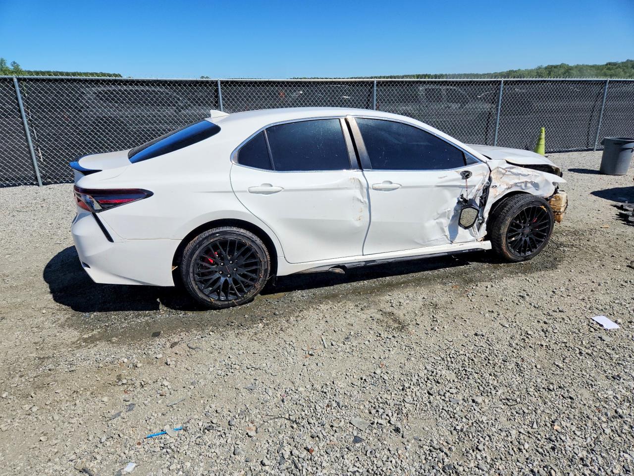 2022 TOYOTA CAMRY SE photo 5
