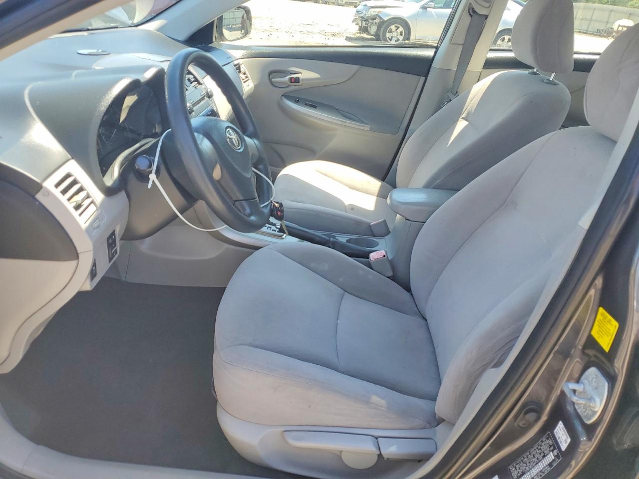 2011 TOYOTA COROLLA LE photo 13