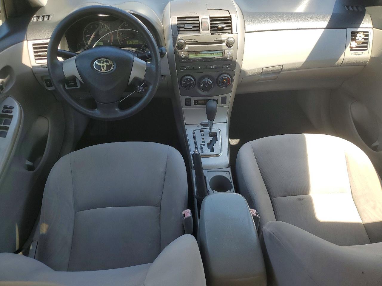 2011 TOYOTA COROLLA LE photo 15