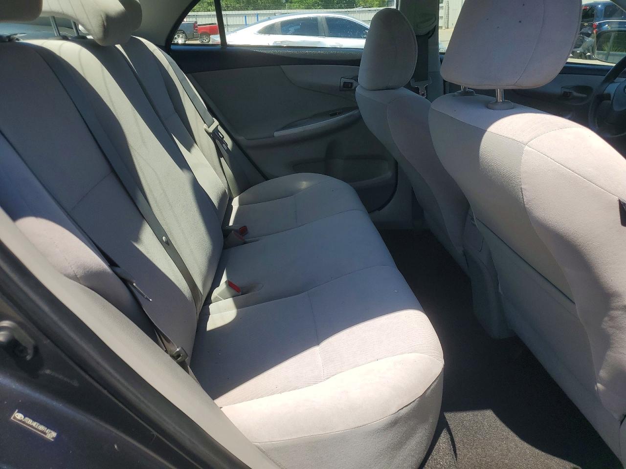 2011 TOYOTA COROLLA LE photo 19