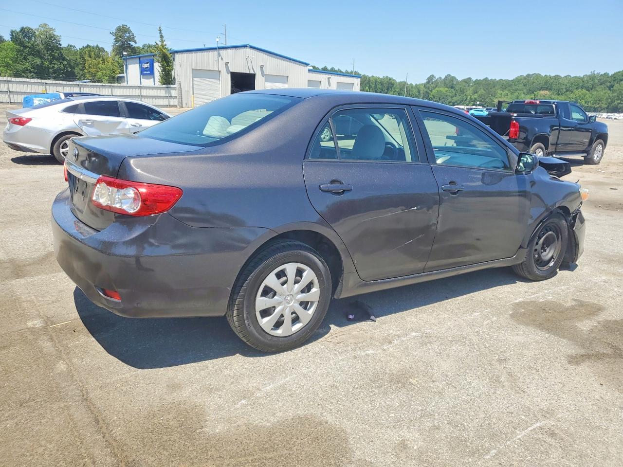 2011 TOYOTA COROLLA LE photo 5