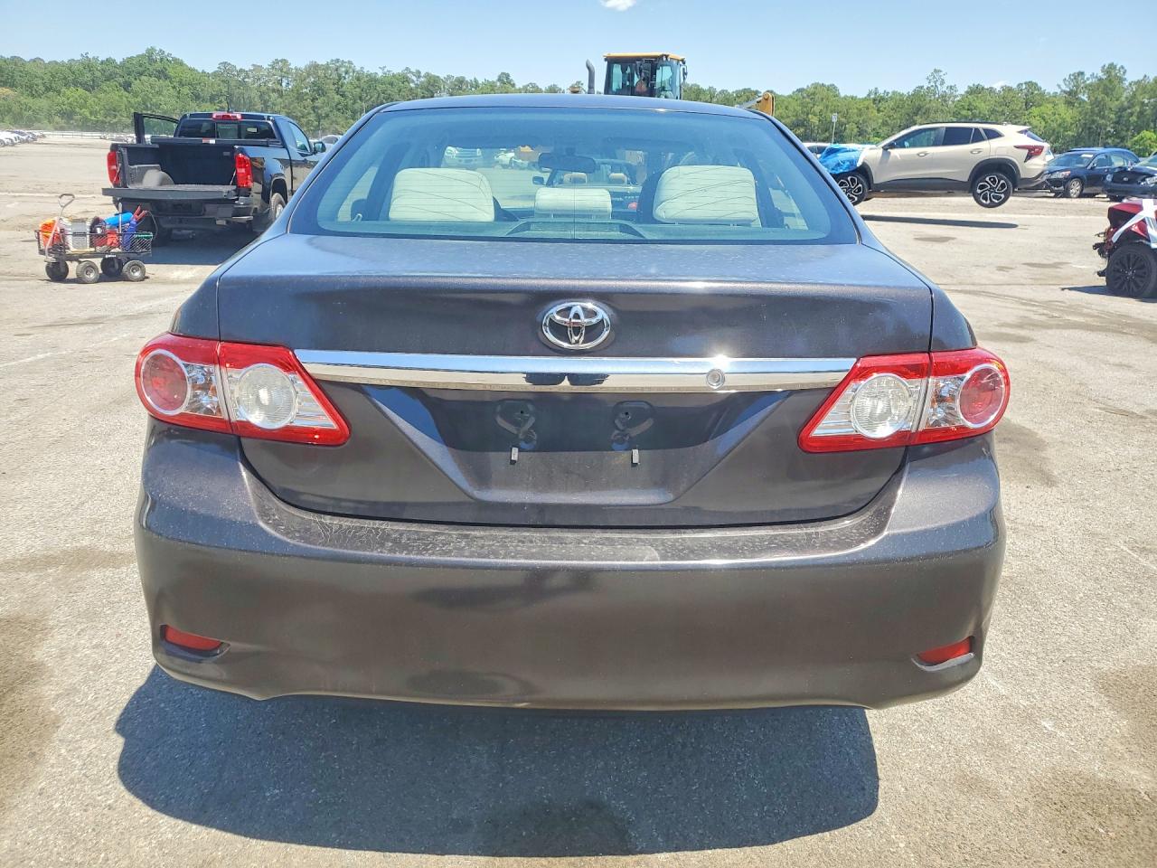 2011 TOYOTA COROLLA LE photo 11