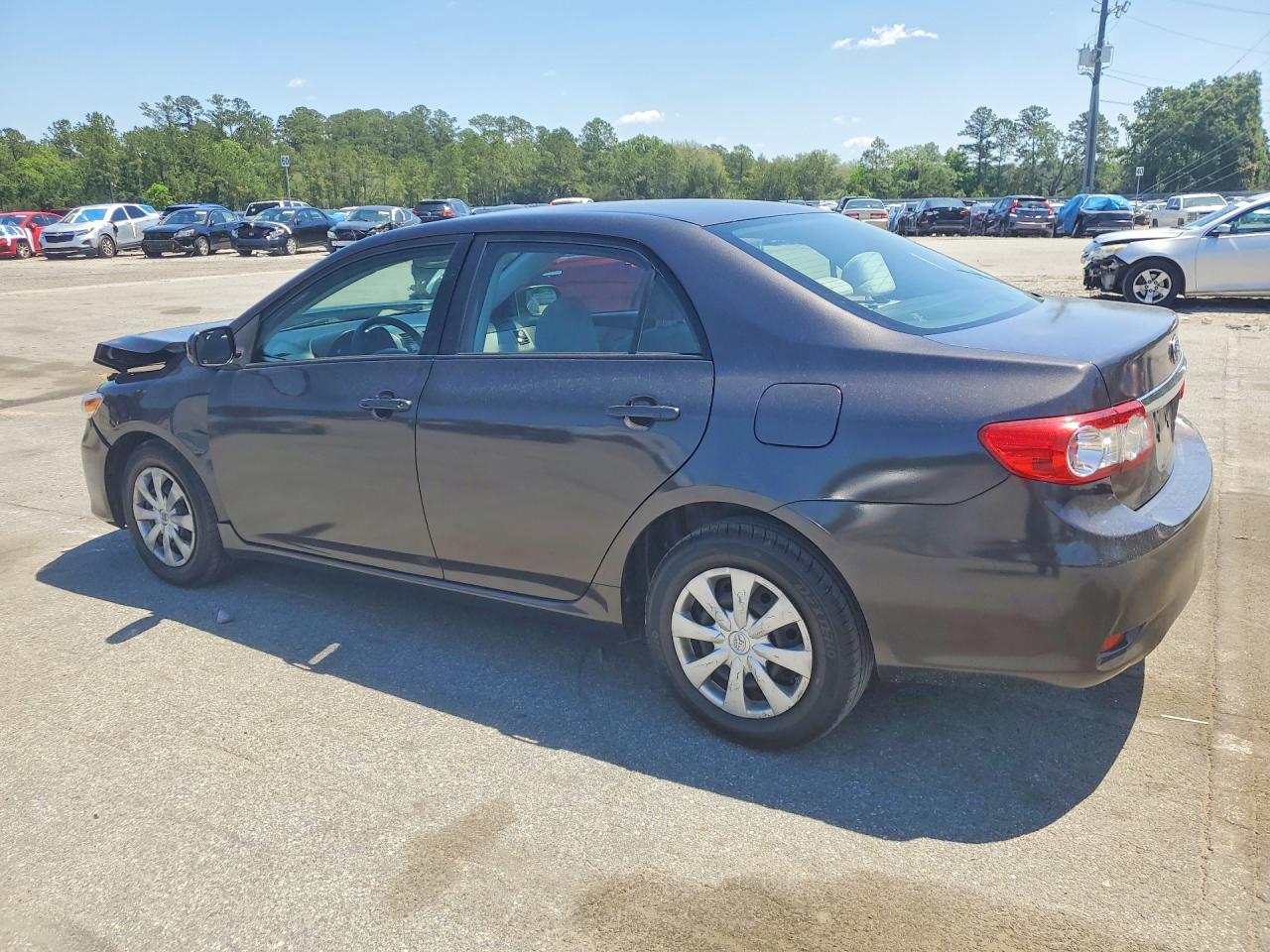 2011 TOYOTA COROLLA LE photo 3