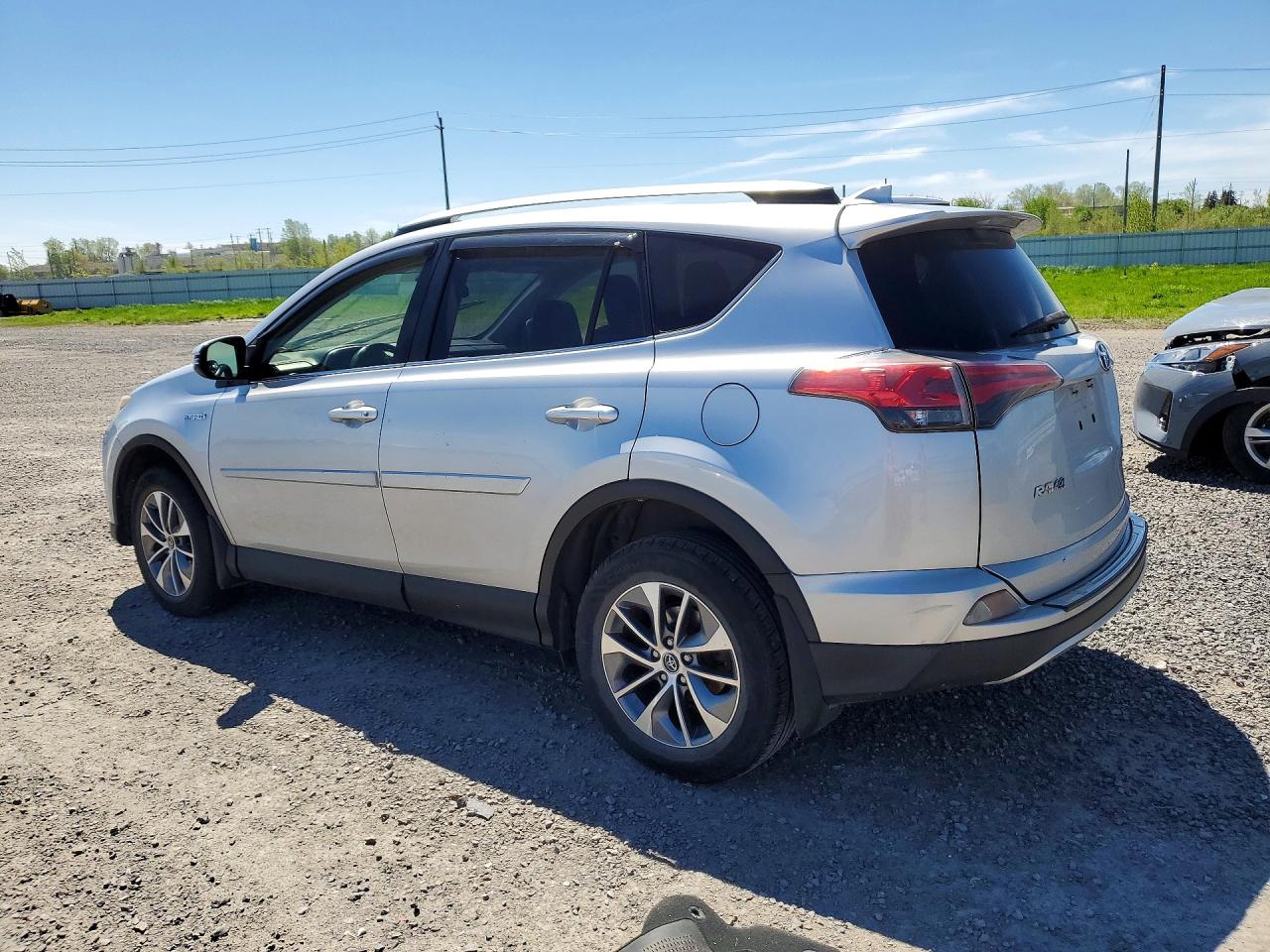 2016 TOYOTA RAV4 HV XLE photo 4