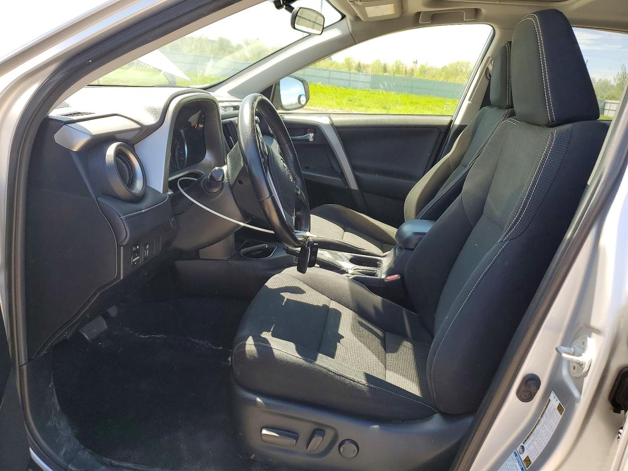 2016 TOYOTA RAV4 HV XLE photo 19