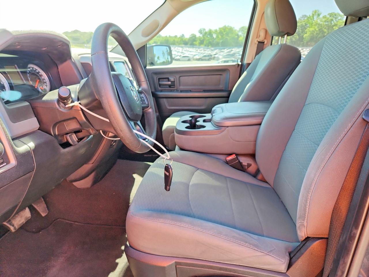 2016 RAM 1500 ST photo 13