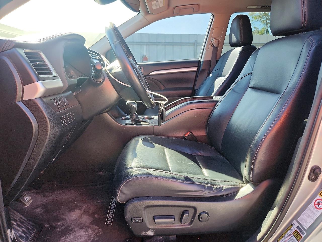 2018 TOYOTA HIGHLANDER XLE photo 13