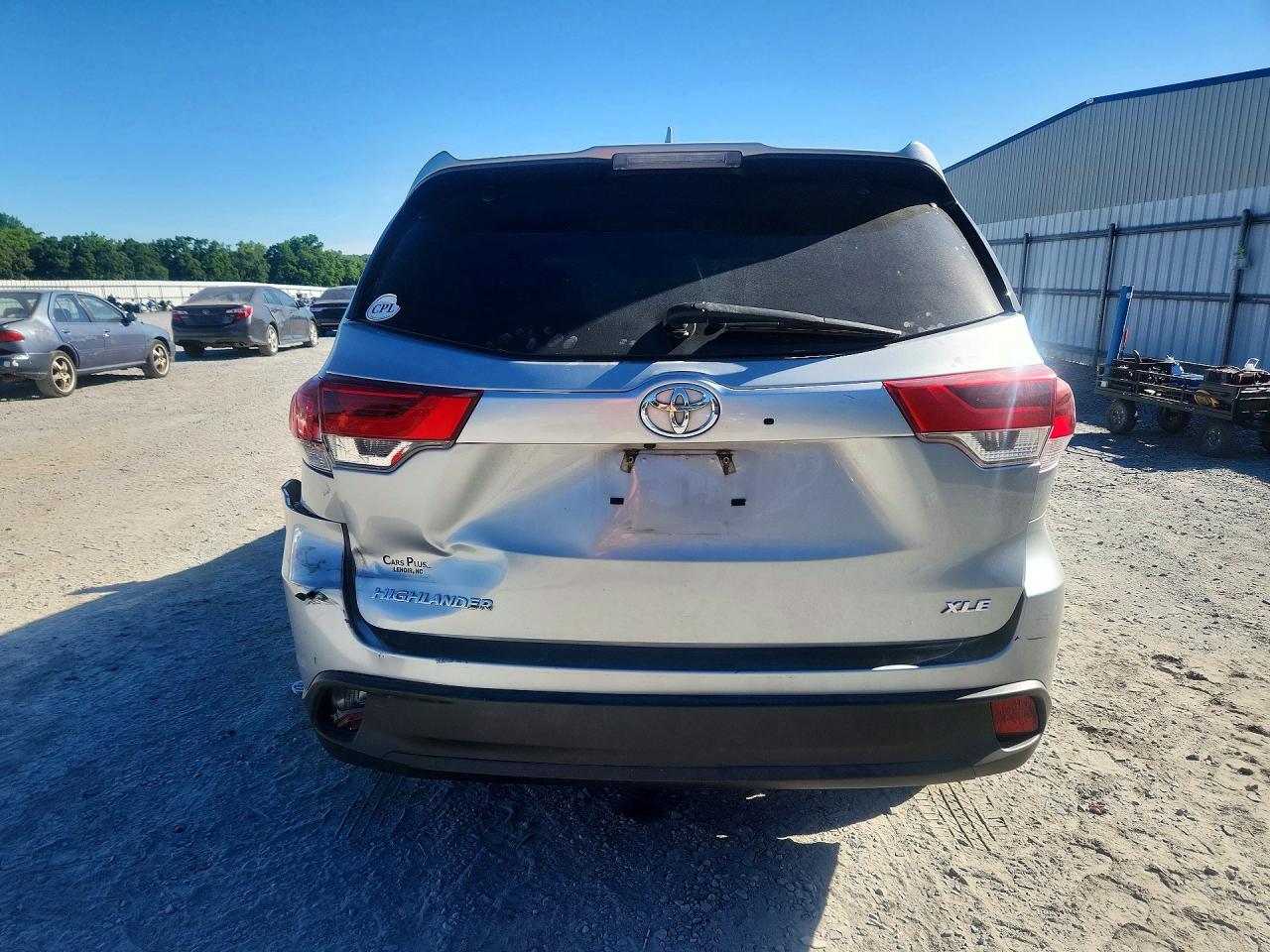 2018 TOYOTA HIGHLANDER XLE photo 11