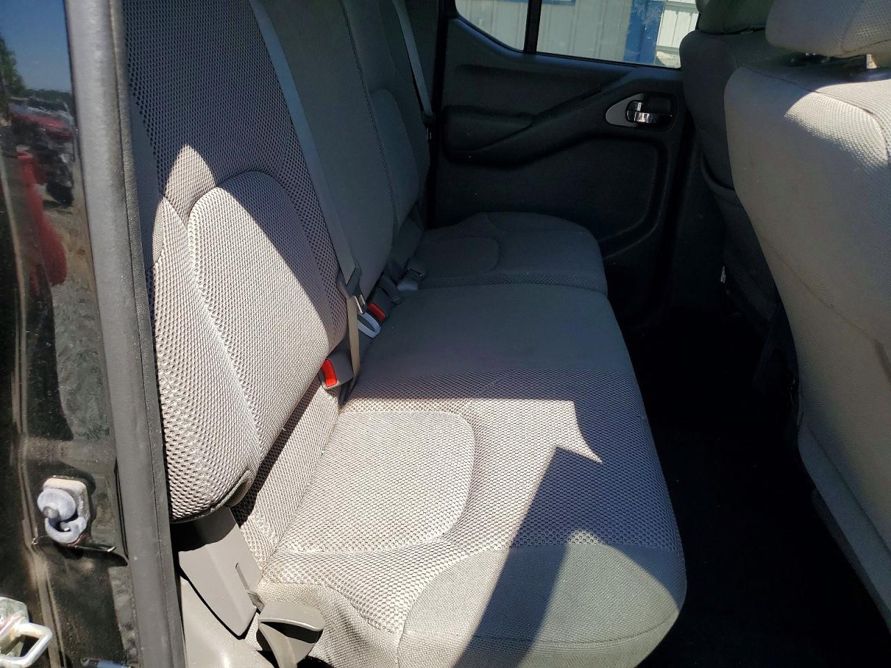 2019 NISSAN FRONTIER SV photo 19