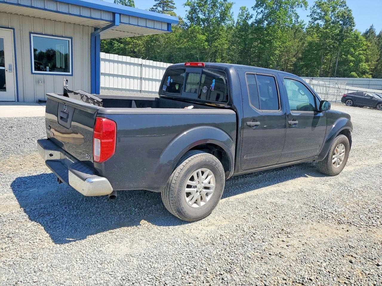 2019 NISSAN FRONTIER SV photo 5
