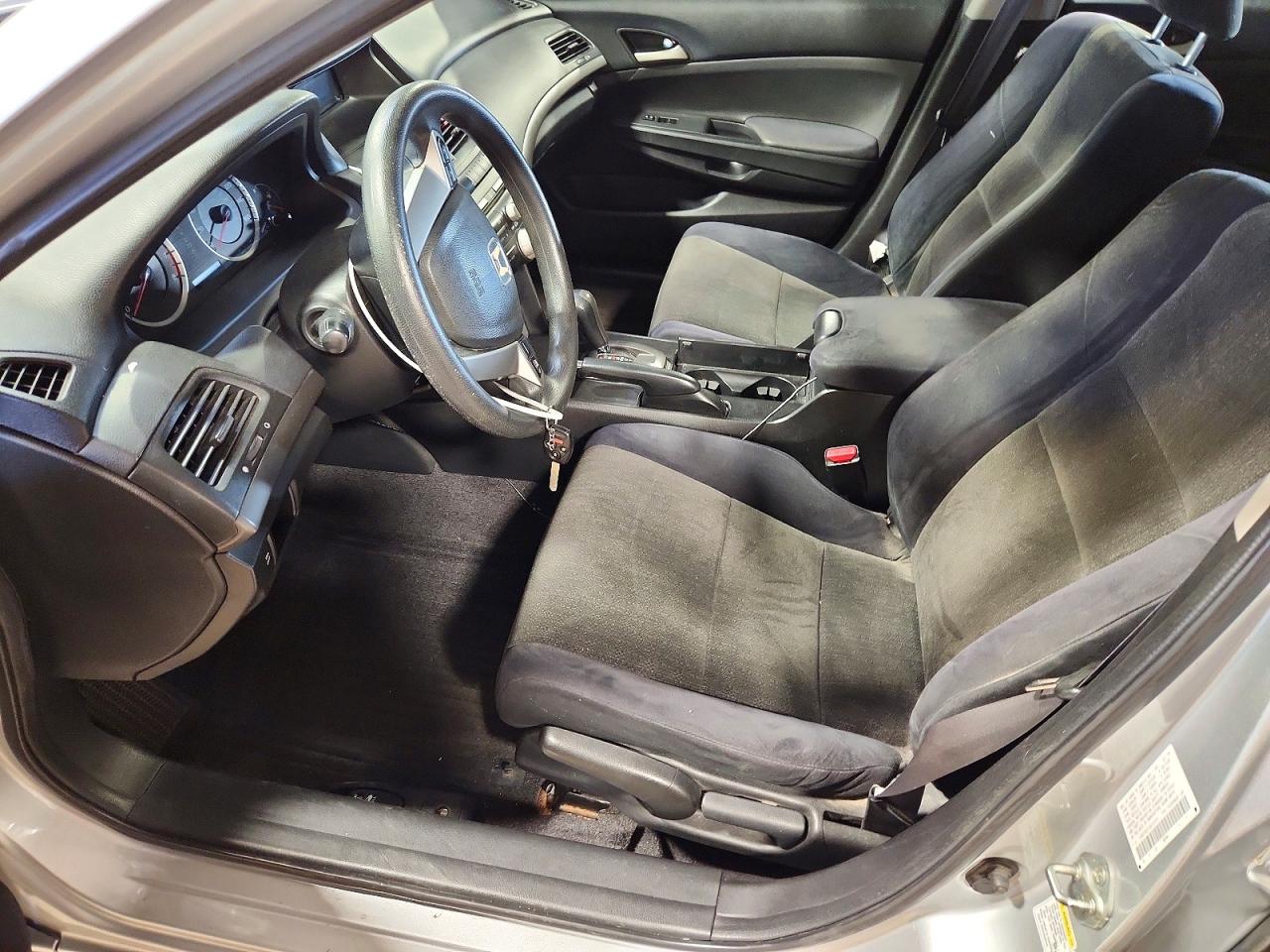 2009 HONDA ACCORD LX photo 13