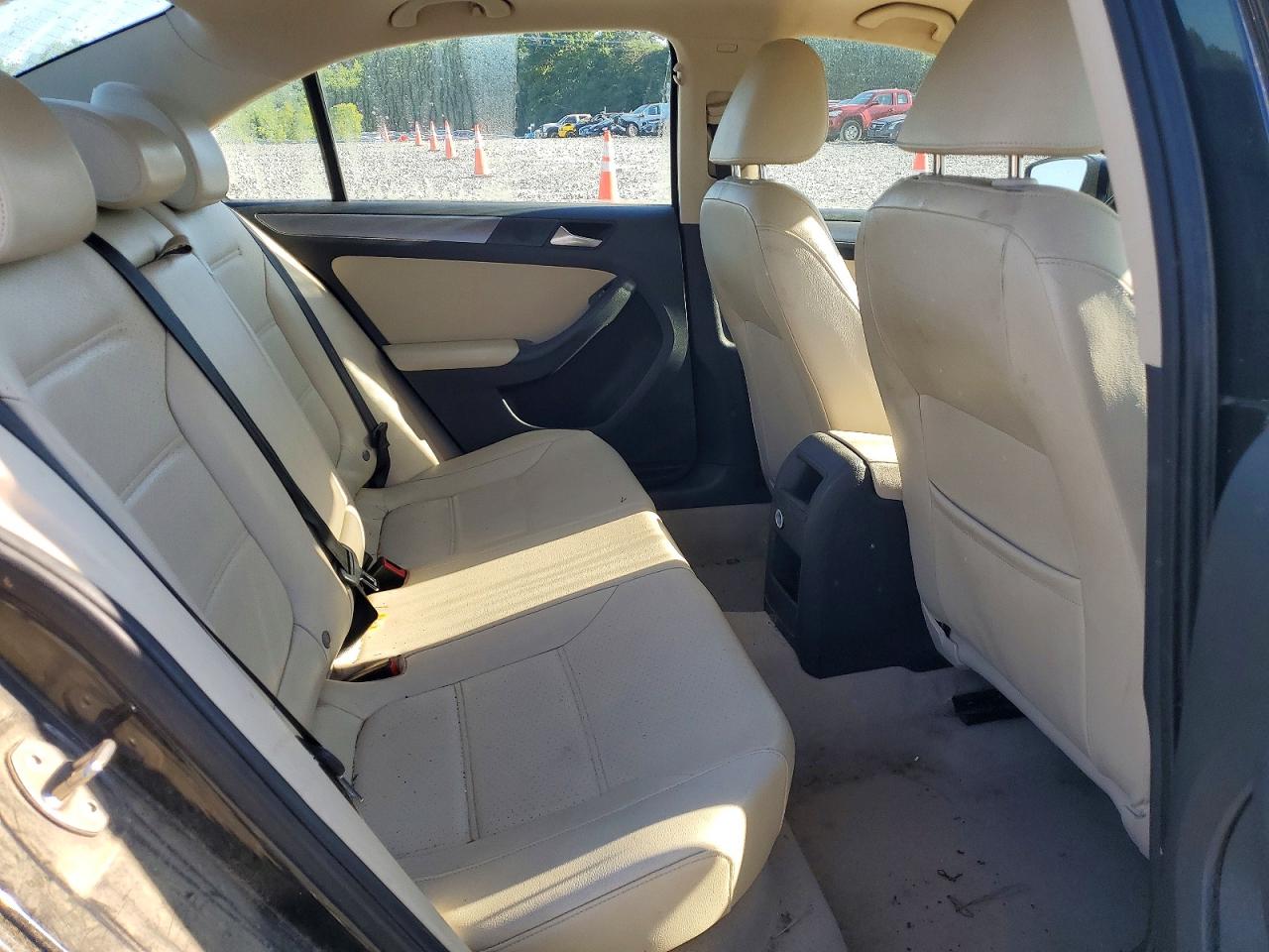 2015 VOLKSWAGEN JETTA TDI photo 28