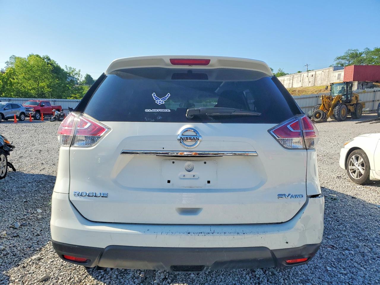 2016 NISSAN ROGUE SV photo 16