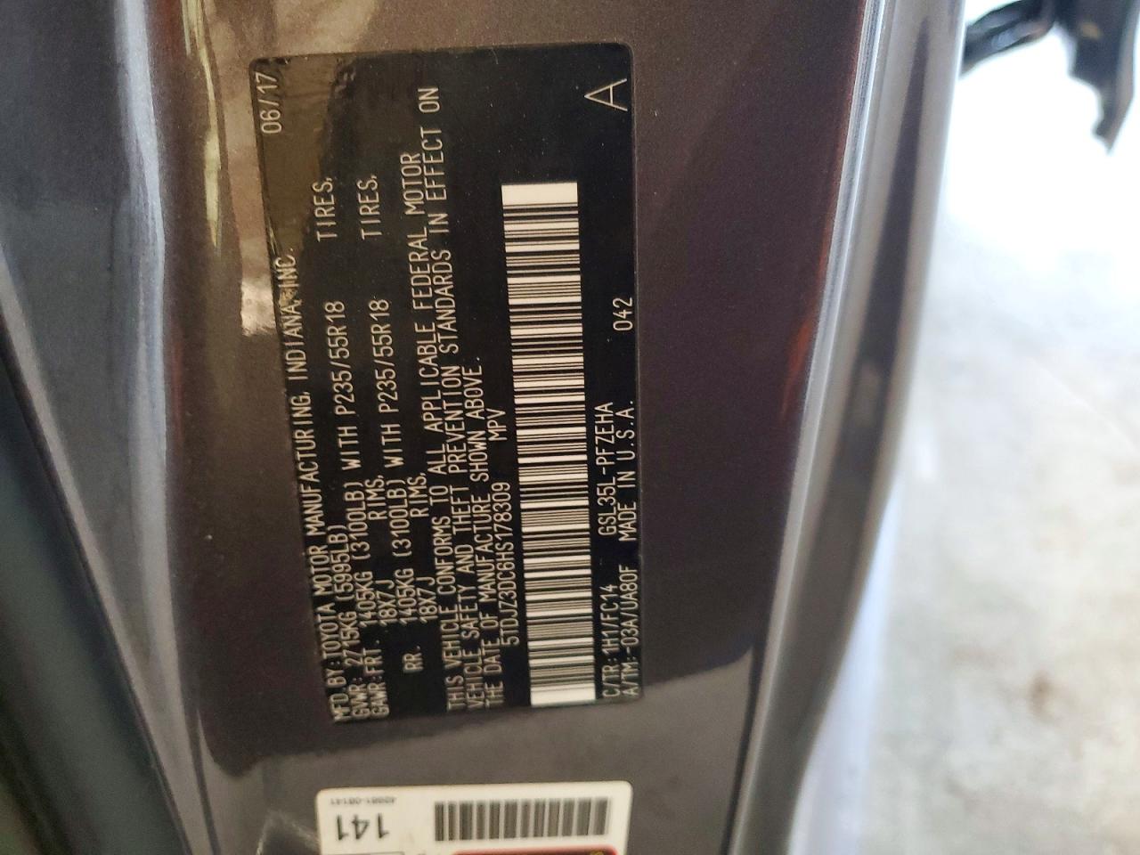 2017 TOYOTA SIENNA LE photo 25