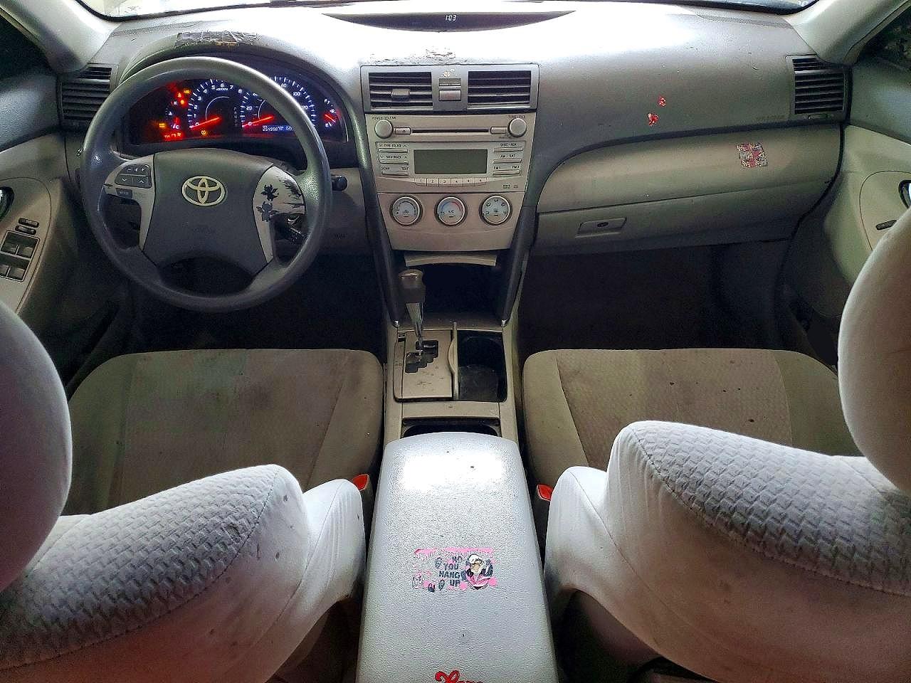 2010 TOYOTA CAMRY LE photo 8