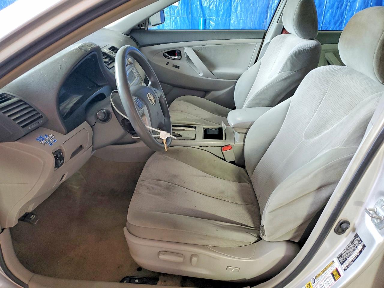 2010 TOYOTA CAMRY LE photo 7