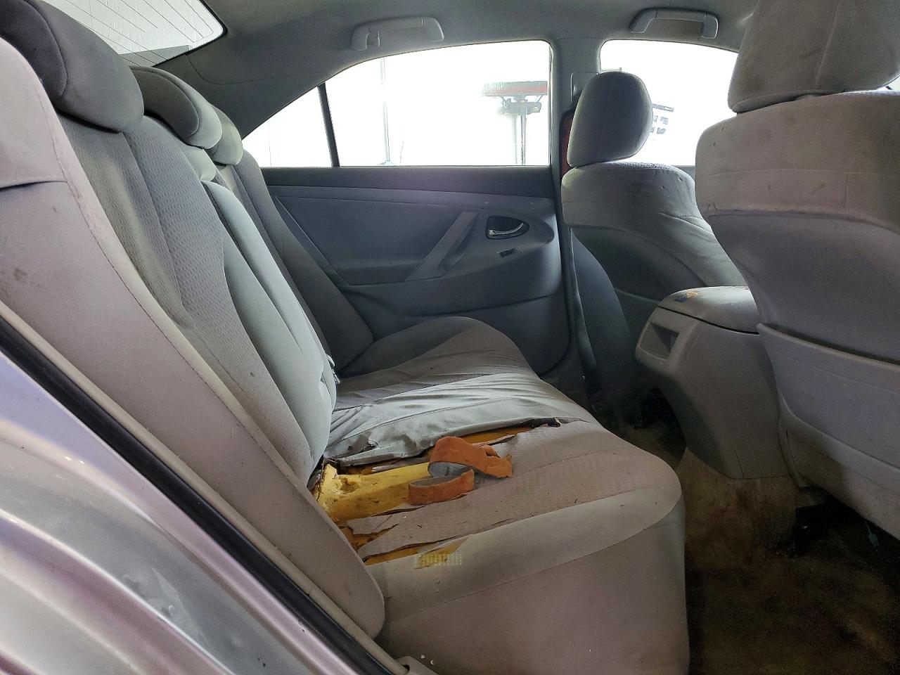2010 TOYOTA CAMRY LE photo 10