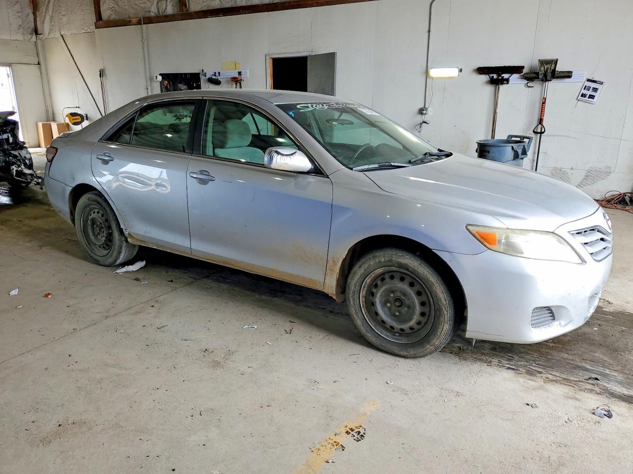 2010 TOYOTA CAMRY LE photo 4