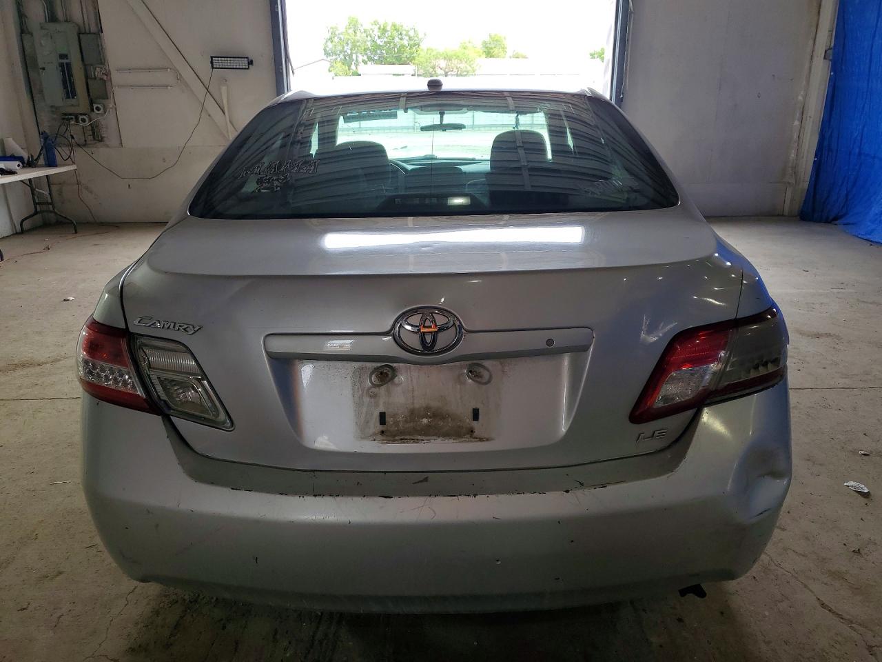 2010 TOYOTA CAMRY LE photo 6