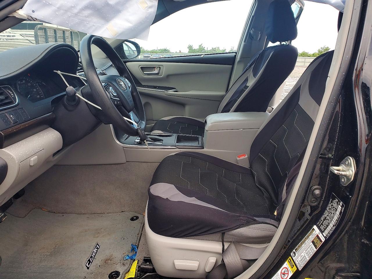 2015 TOYOTA CAMRY LE photo 13