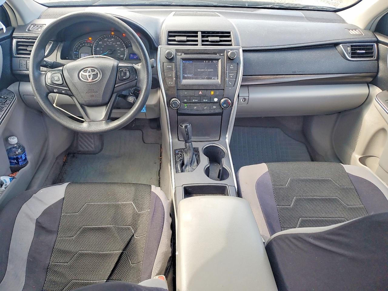 2015 TOYOTA CAMRY LE photo 15