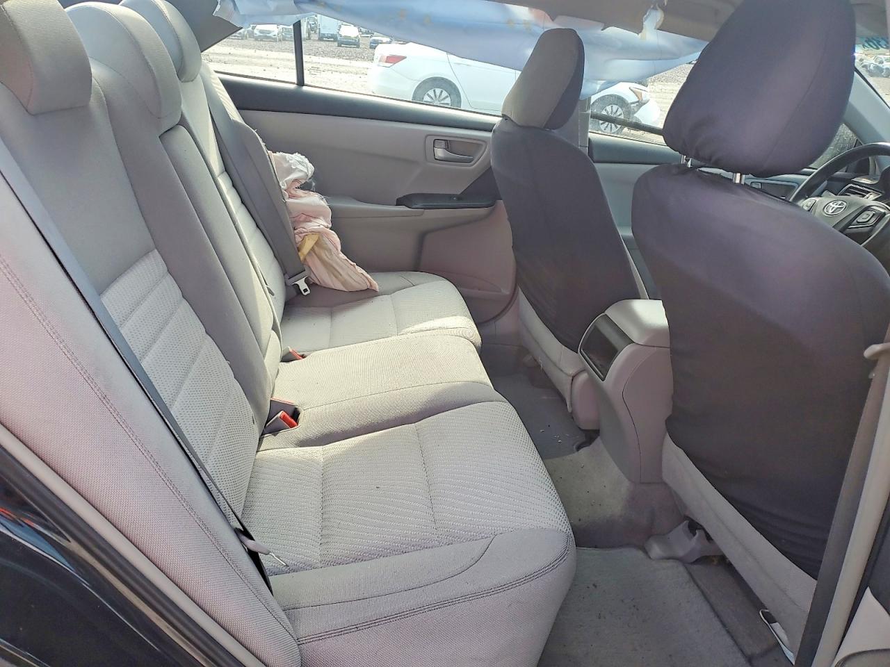 2015 TOYOTA CAMRY LE photo 19