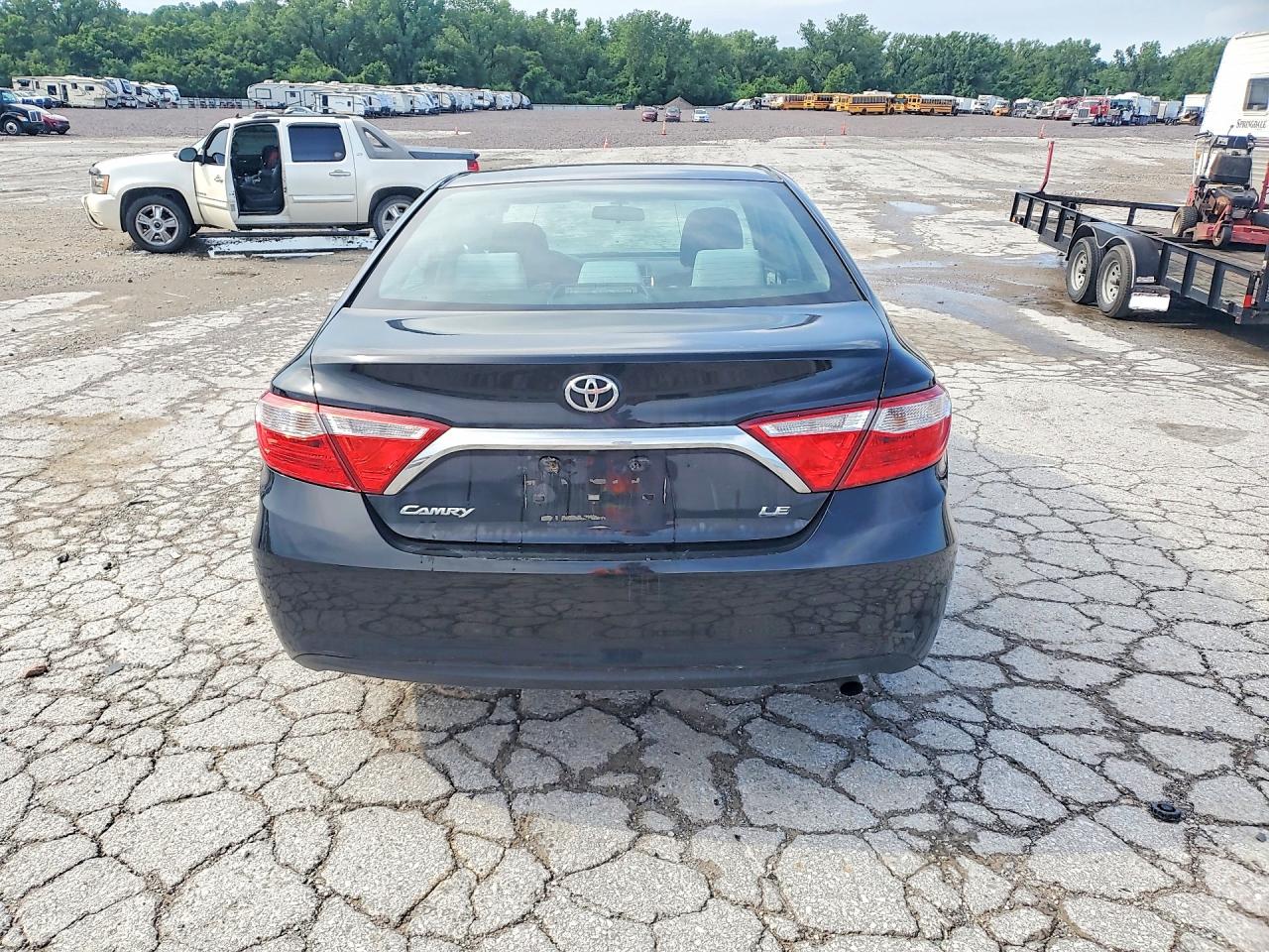 2015 TOYOTA CAMRY LE photo 11
