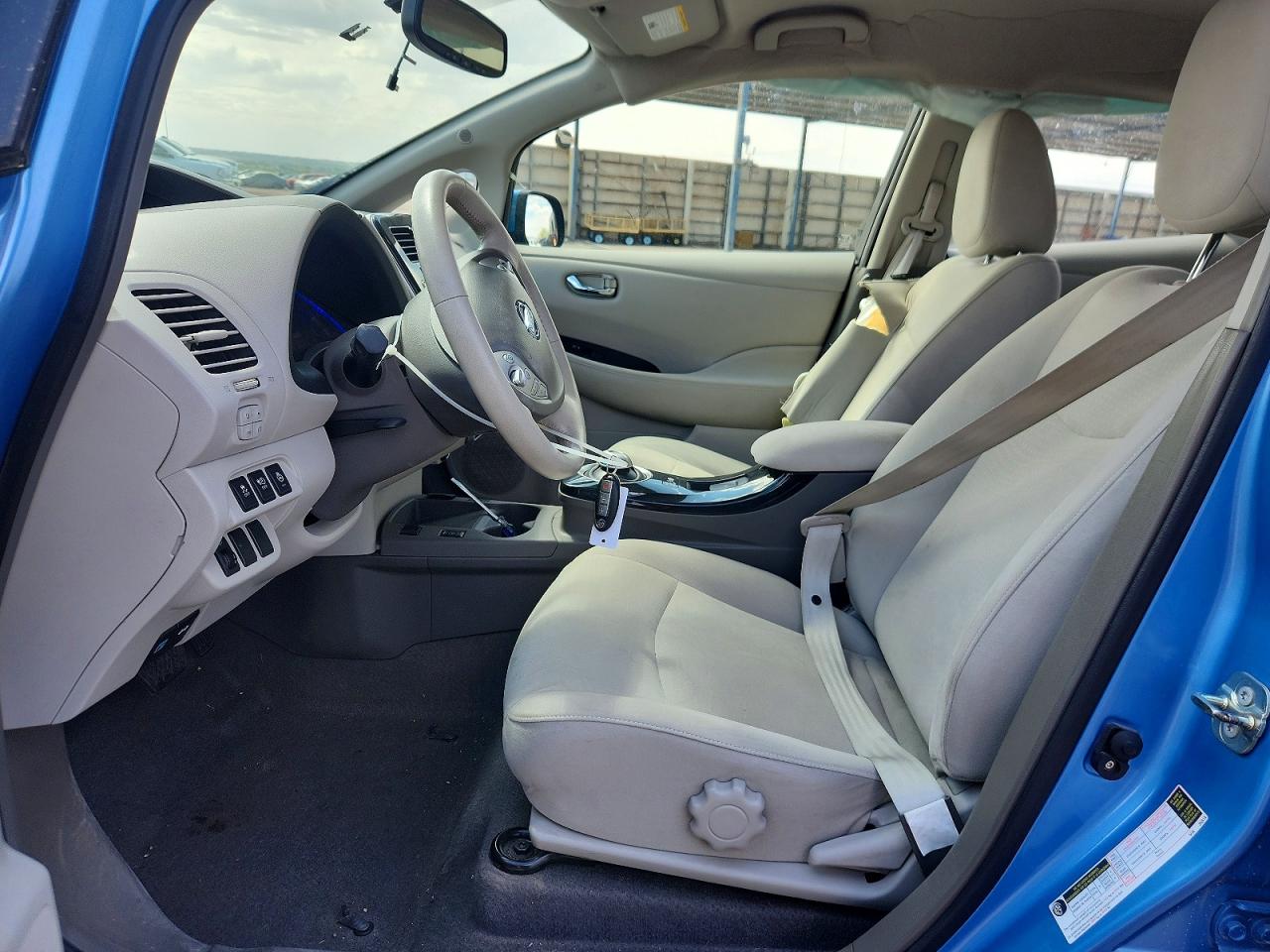 2012 NISSAN LEAF SV photo 13