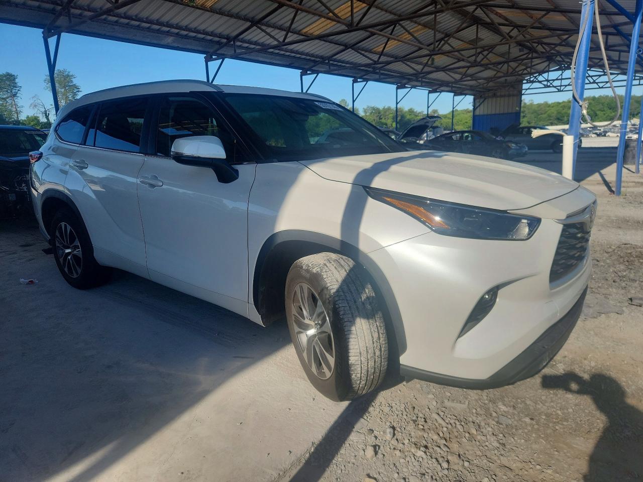 2023 TOYOTA HIGHLANDER XLE photo 7