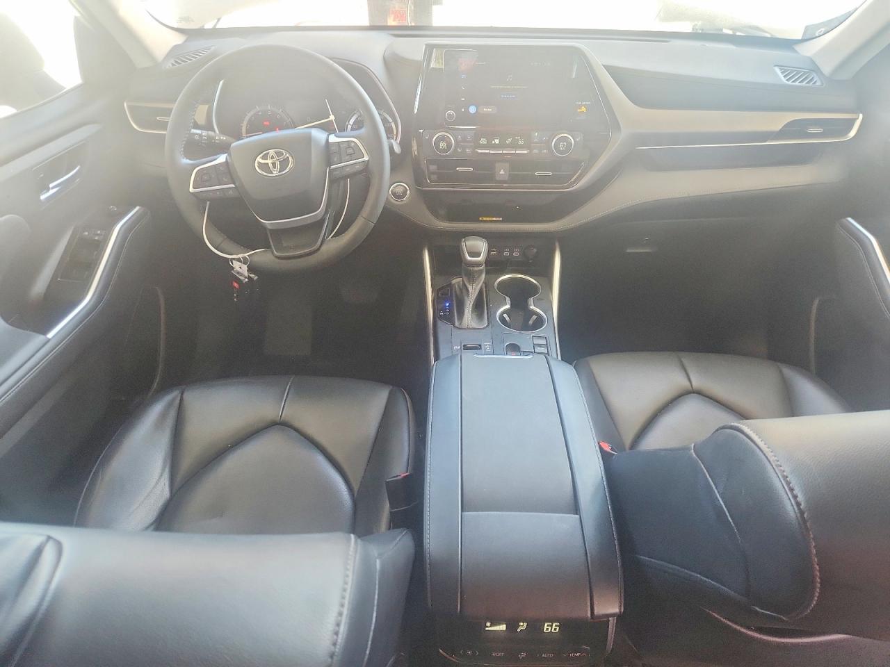 2023 TOYOTA HIGHLANDER XLE photo 15