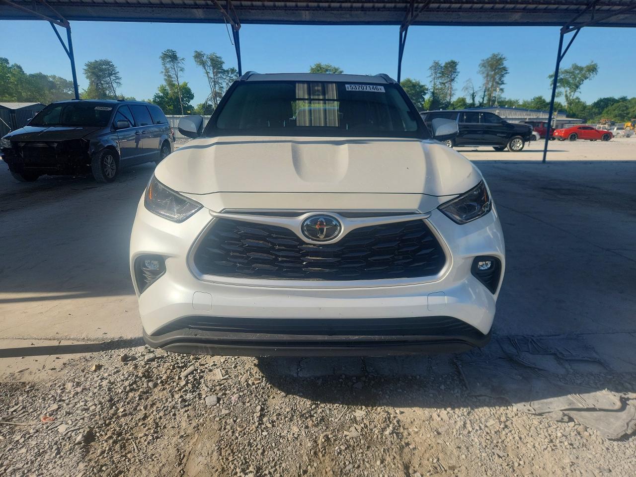 2023 TOYOTA HIGHLANDER XLE photo 9