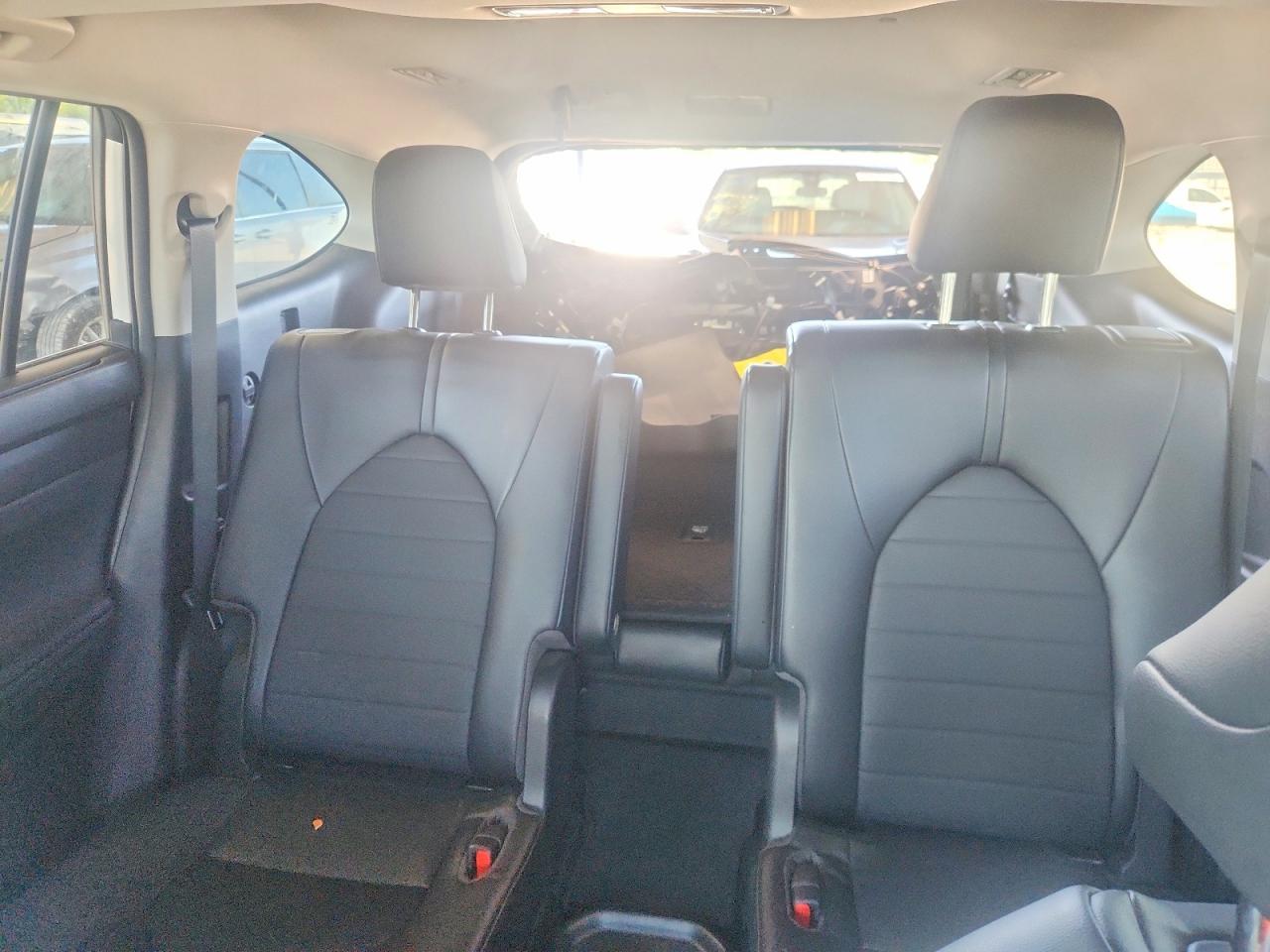 2023 TOYOTA HIGHLANDER XLE photo 19