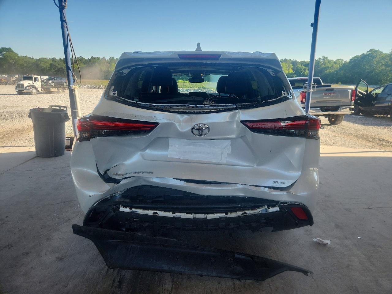 2023 TOYOTA HIGHLANDER XLE photo 11