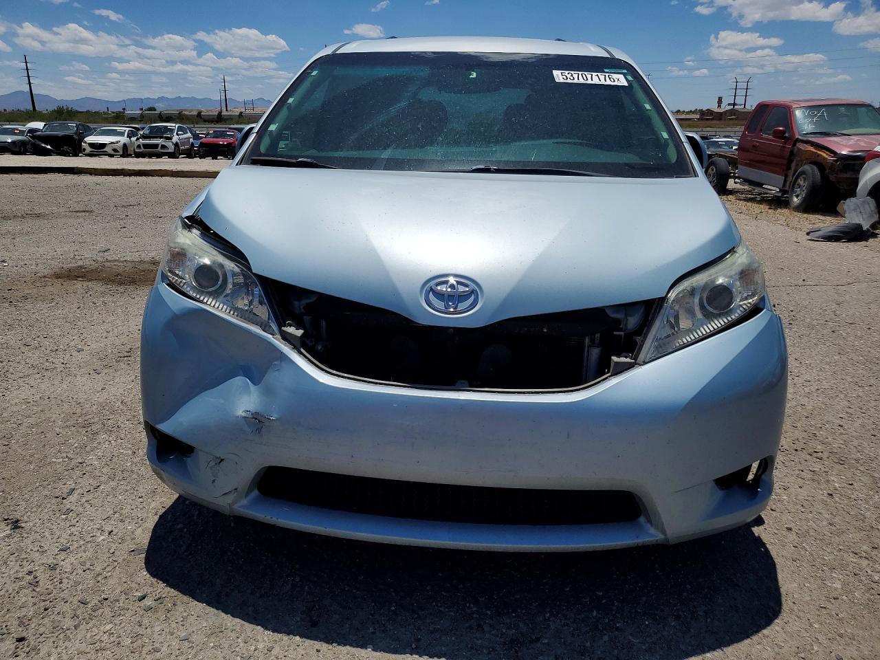 2015 TOYOTA SIENNA LE photo 5
