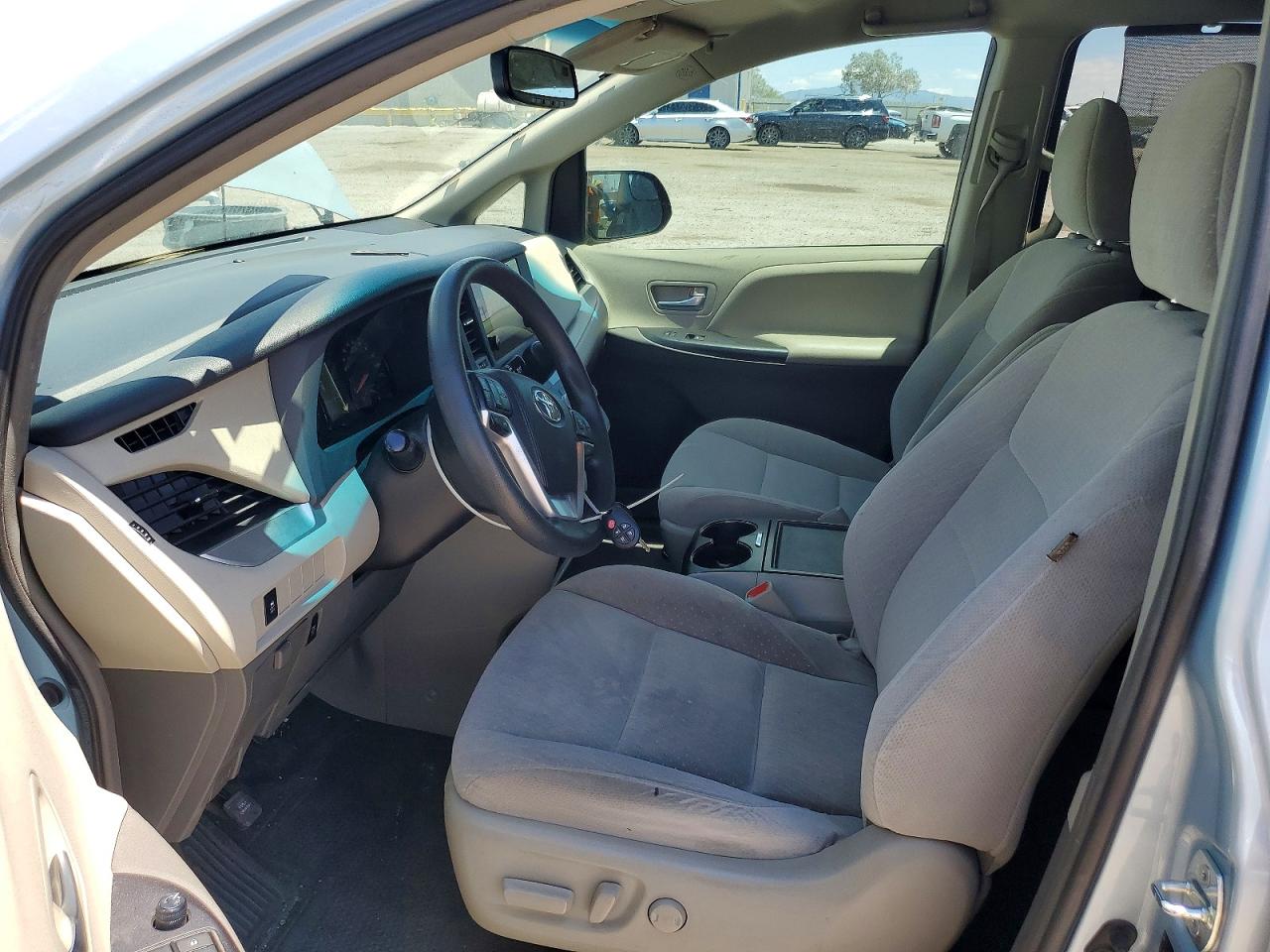 2015 TOYOTA SIENNA LE photo 7