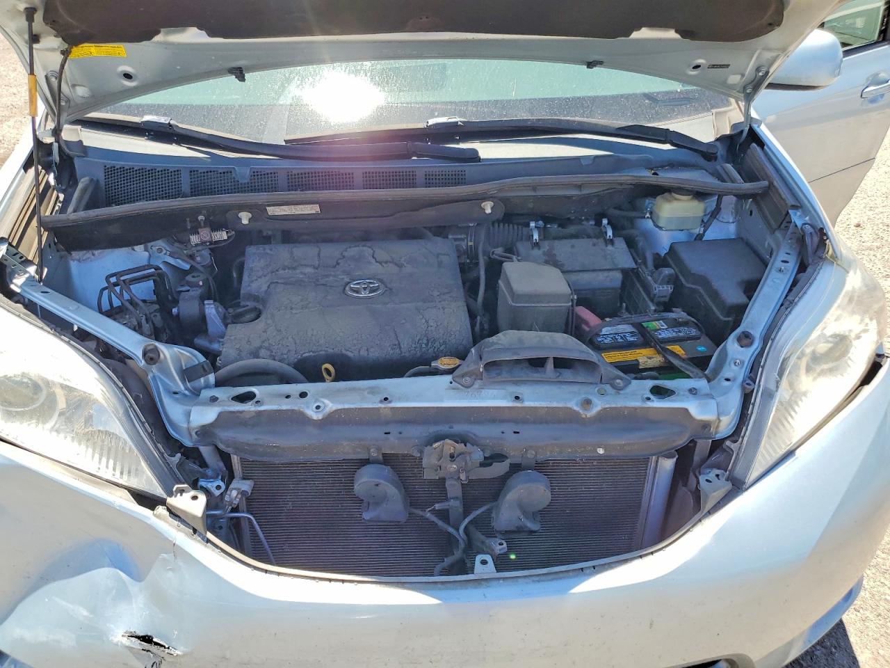 2015 TOYOTA SIENNA LE photo 12