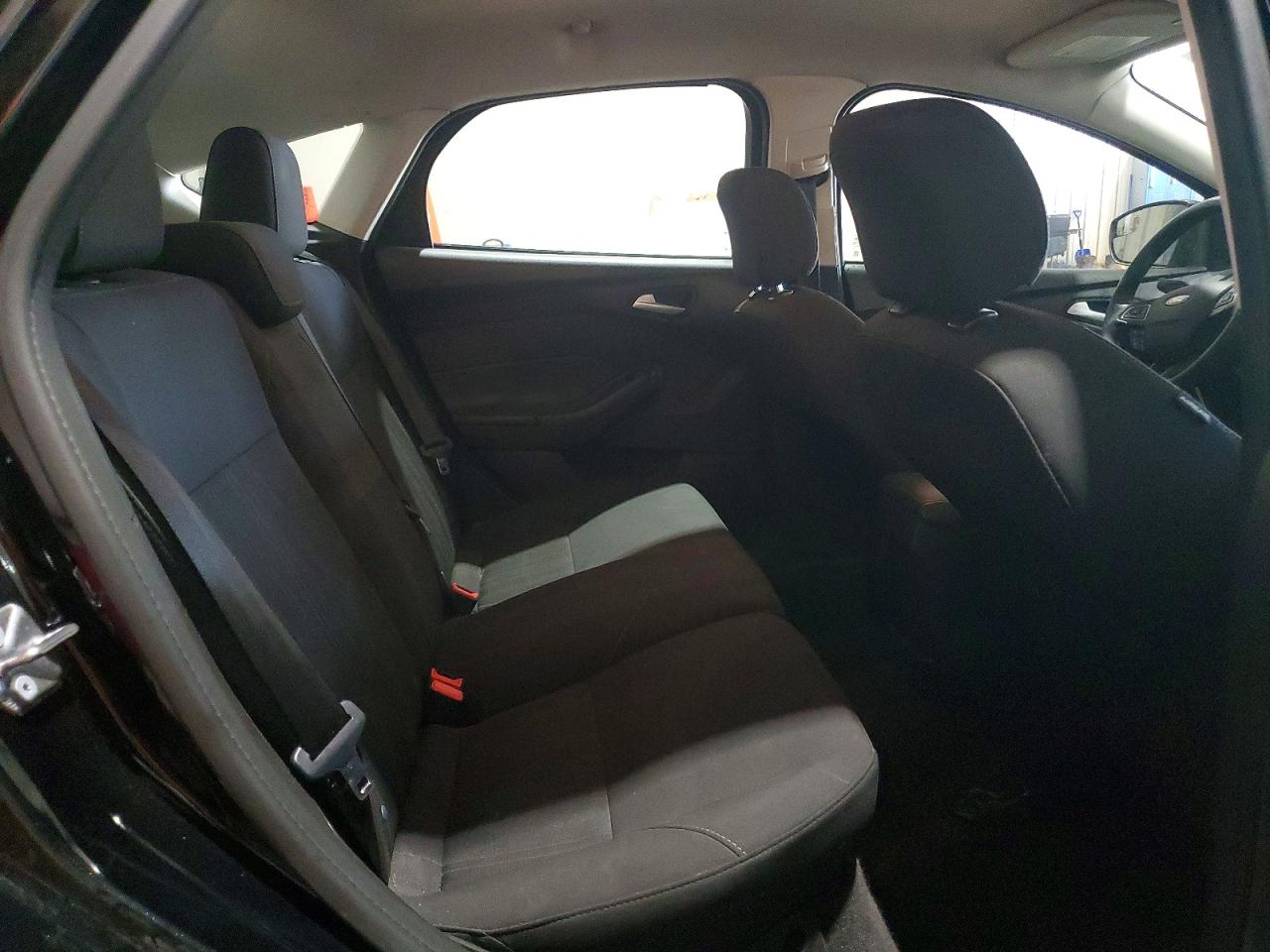 2017 FORD FOCUS SE photo 19