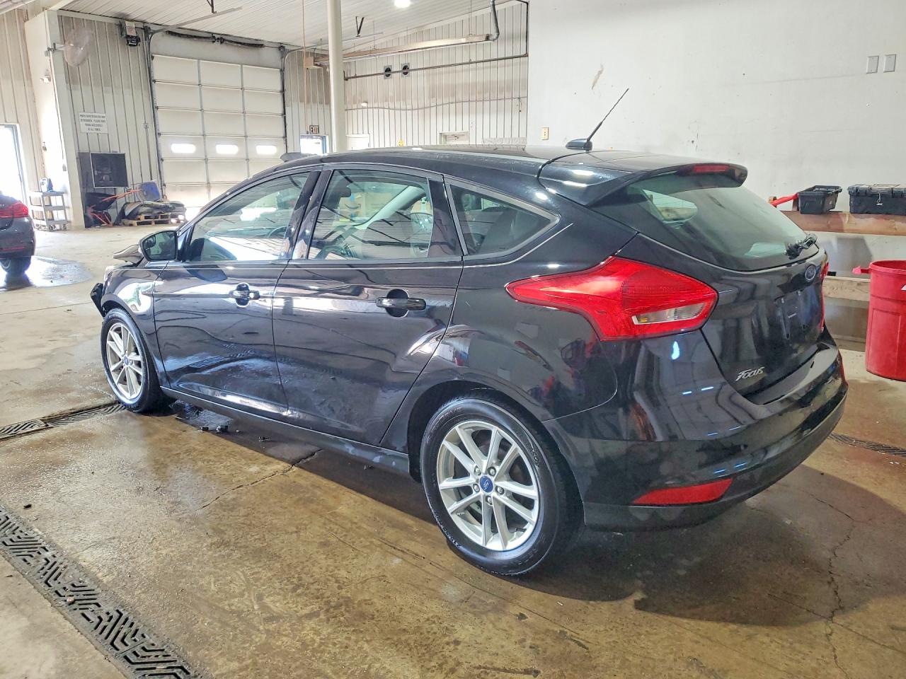 2017 FORD FOCUS SE photo 3