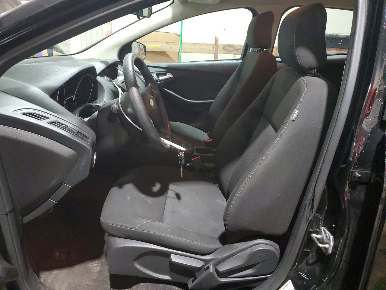 2017 FORD FOCUS SE photo 13