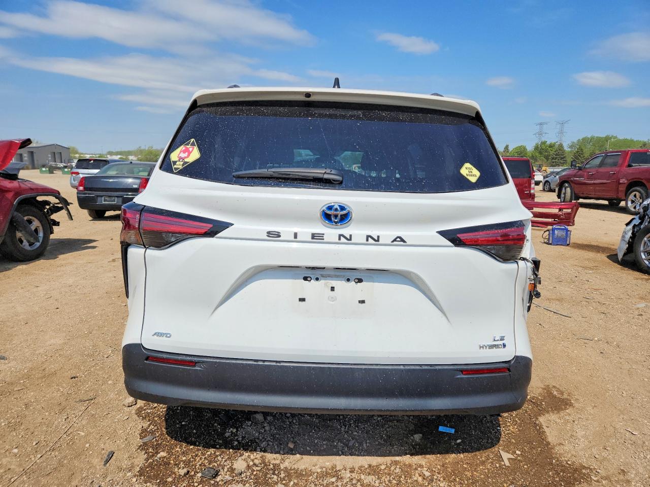 2022 TOYOTA SIENNA LE photo 6