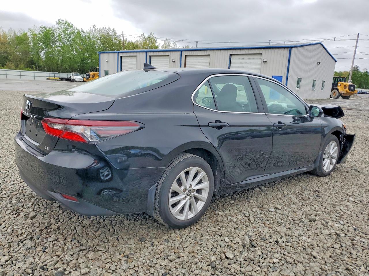 2023 TOYOTA CAMRY LE photo 5