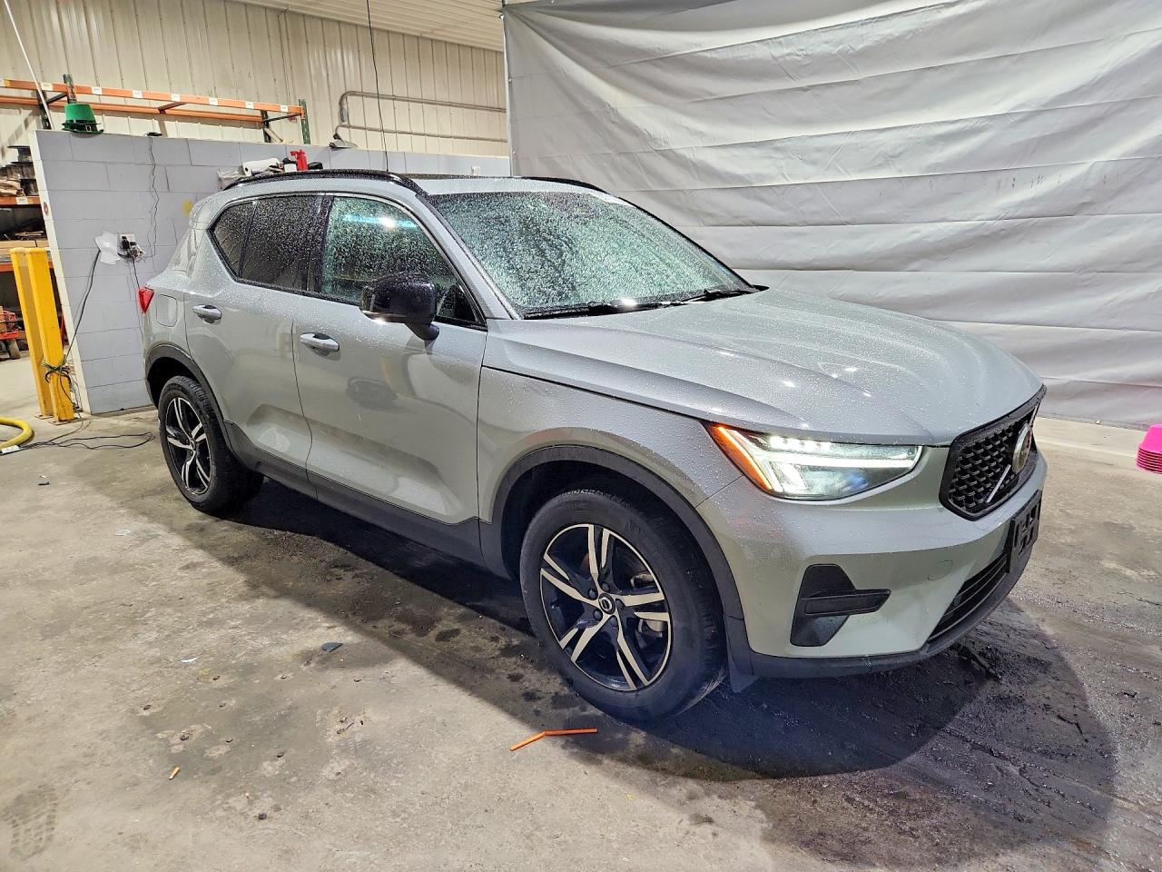 2024 VOLVO XC40 CORE photo 10