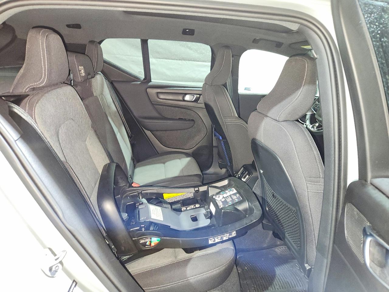 2024 VOLVO XC40 CORE photo 31