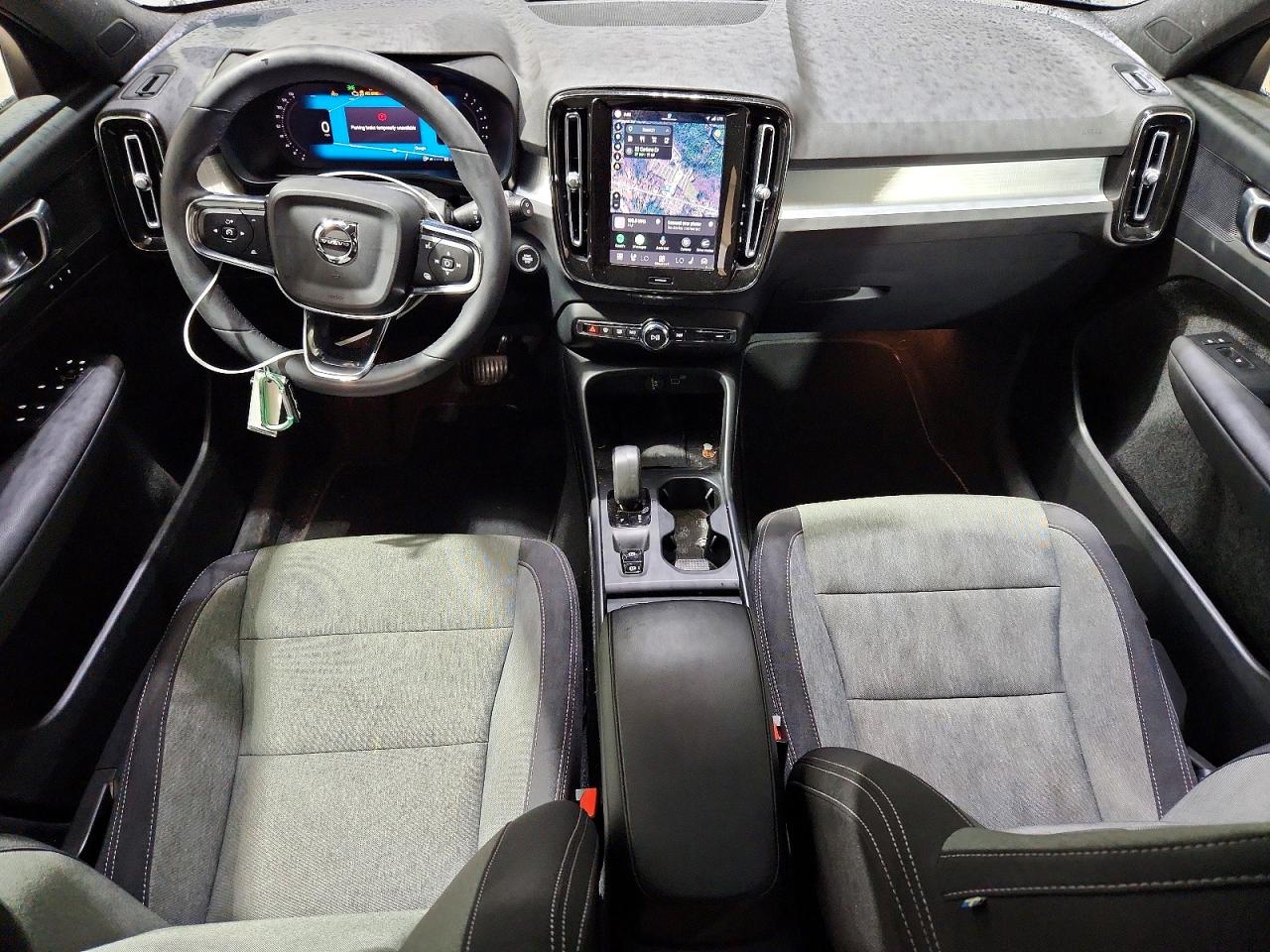 2024 VOLVO XC40 CORE photo 22