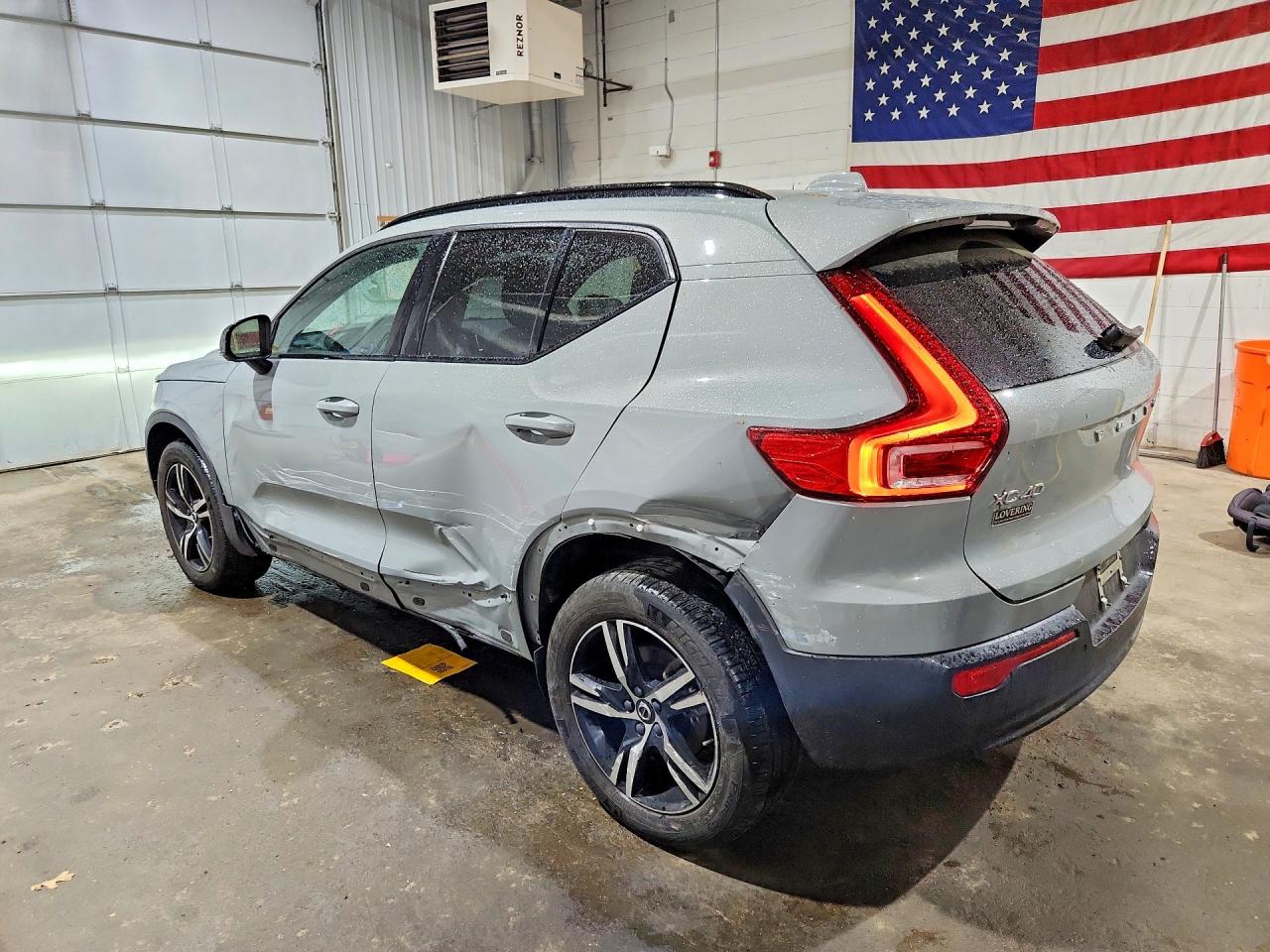 2024 VOLVO XC40 CORE photo 4