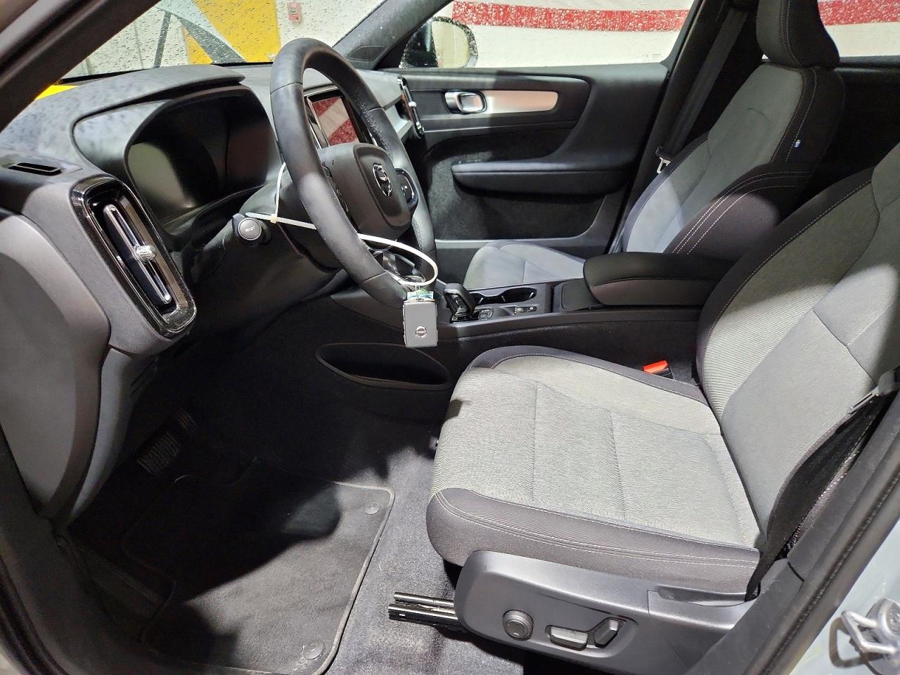 2024 VOLVO XC40 CORE photo 19