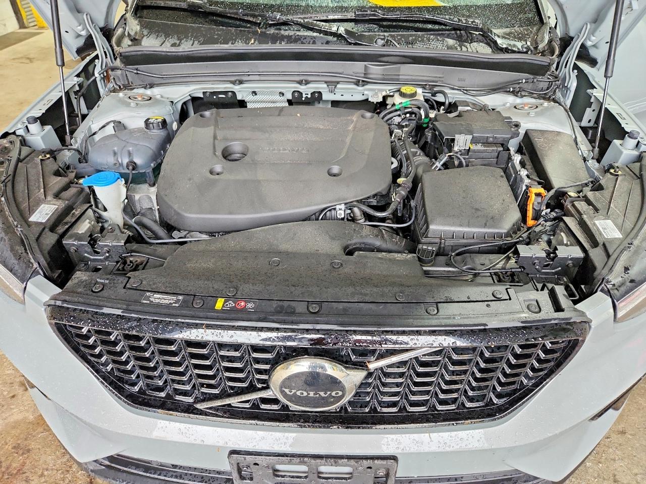 2024 VOLVO XC40 CORE photo 34